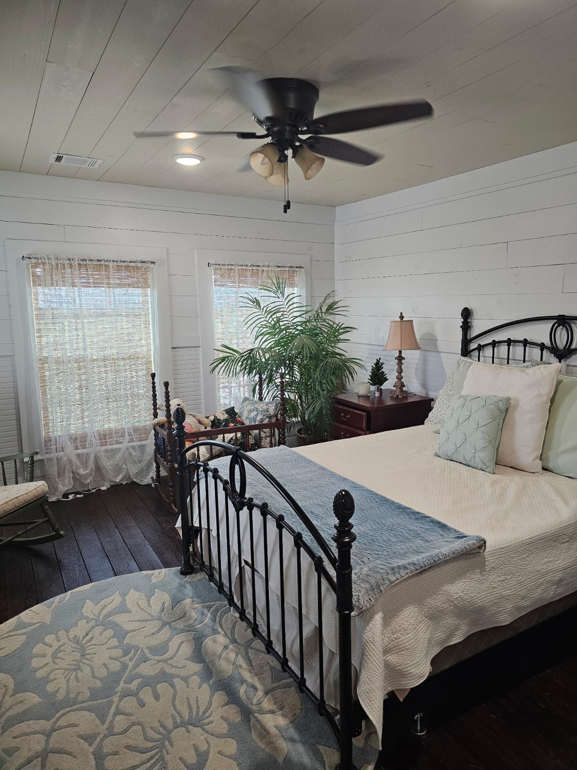 1098 Post Oak Point Road Fayetteville, TX 78940 - Photo 9 of 14 a view of a livingroom with furniture and hardwood floor