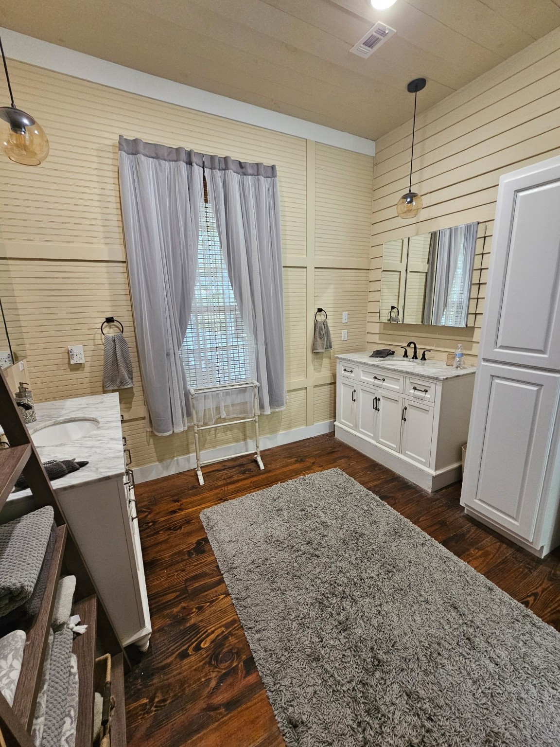 1098 Post Oak Point Road Fayetteville, TX 78940 - Photo 10 of 14 a kitchen with sink stove and refrigerator