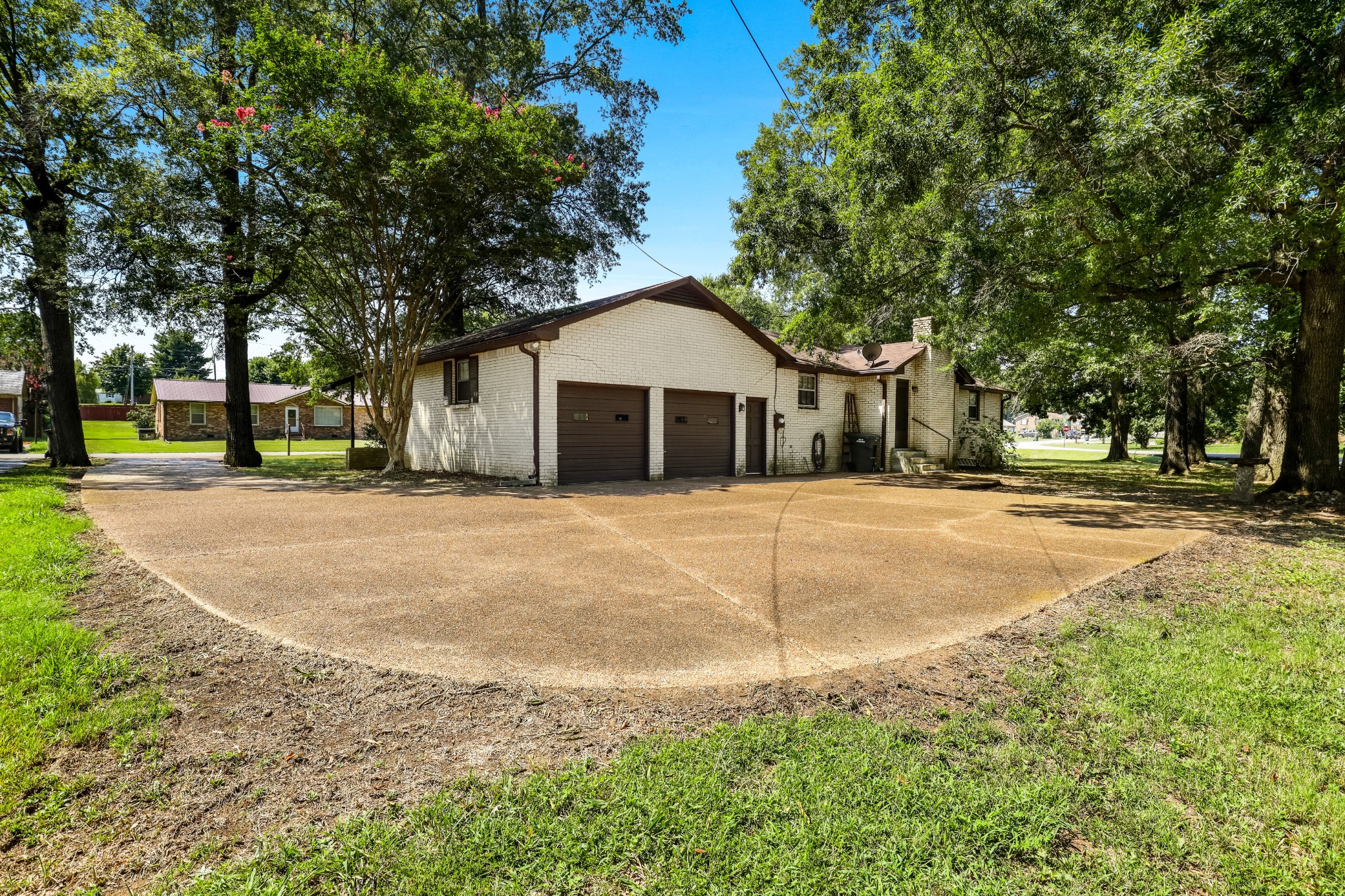 4169 Allison Lane Springfield, TN 37172 - Photo 4 of 21 a front view of a house with a yard