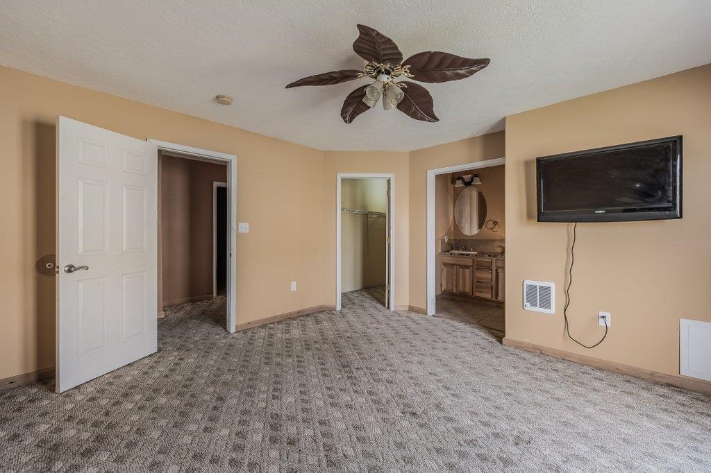 41150 Sunday Bay Road Davenport, WA 99122 - Photo 11 of 32