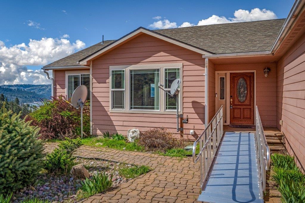 41150 Sunday Bay Road Davenport, WA 99122 - Photo 2 of 32