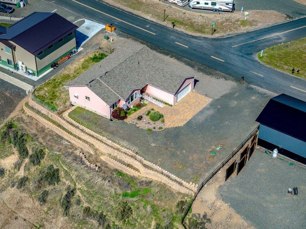 41150 Sunday Bay Road Davenport, WA 99122 - Photo 25 of 32
