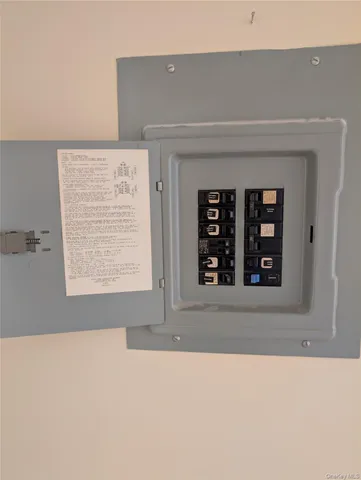 a black and white photo of a cabinet