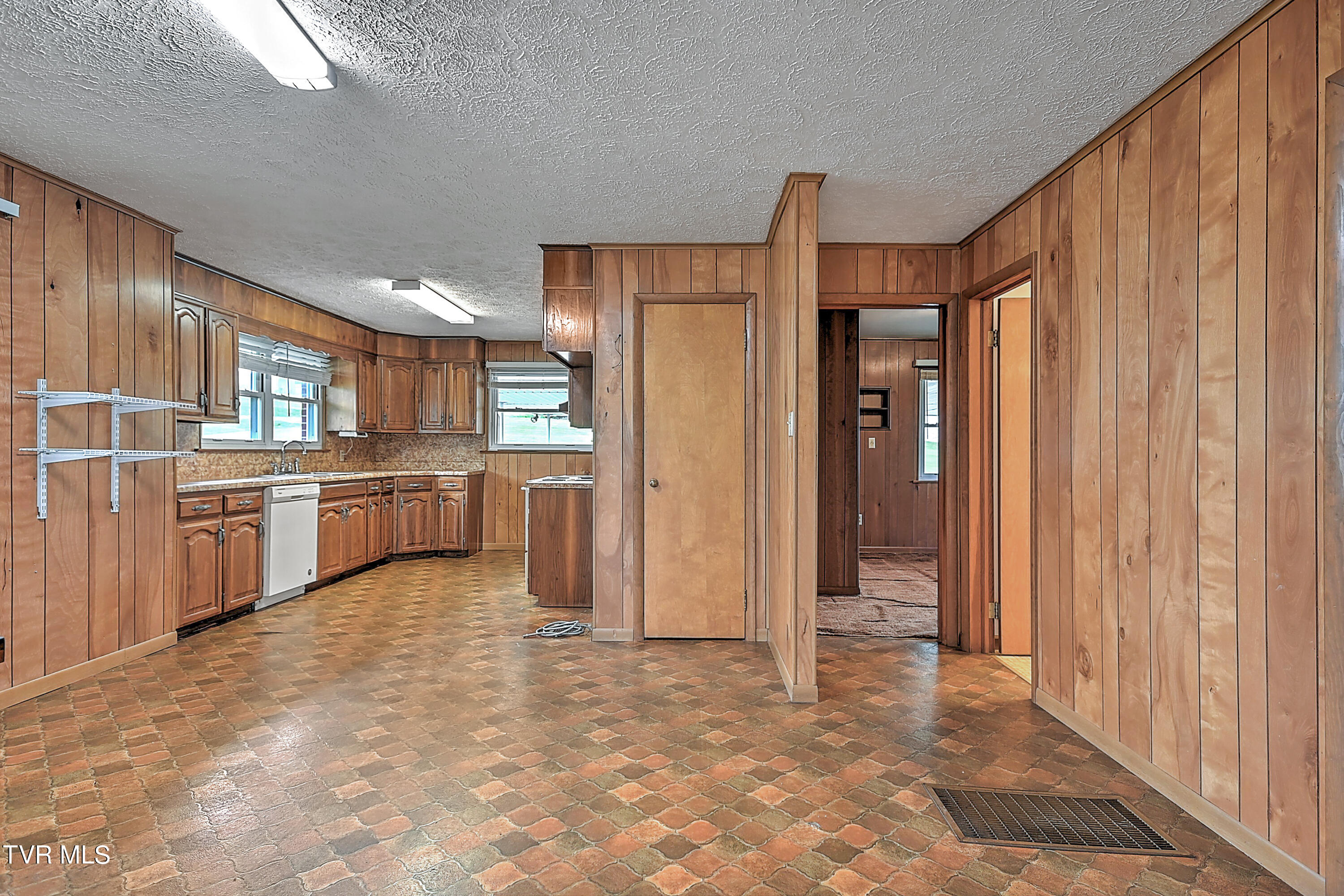 127 Forrest Road Fall Branch, TN 37656 - Photo 11 of 69 127 Forest GC-11