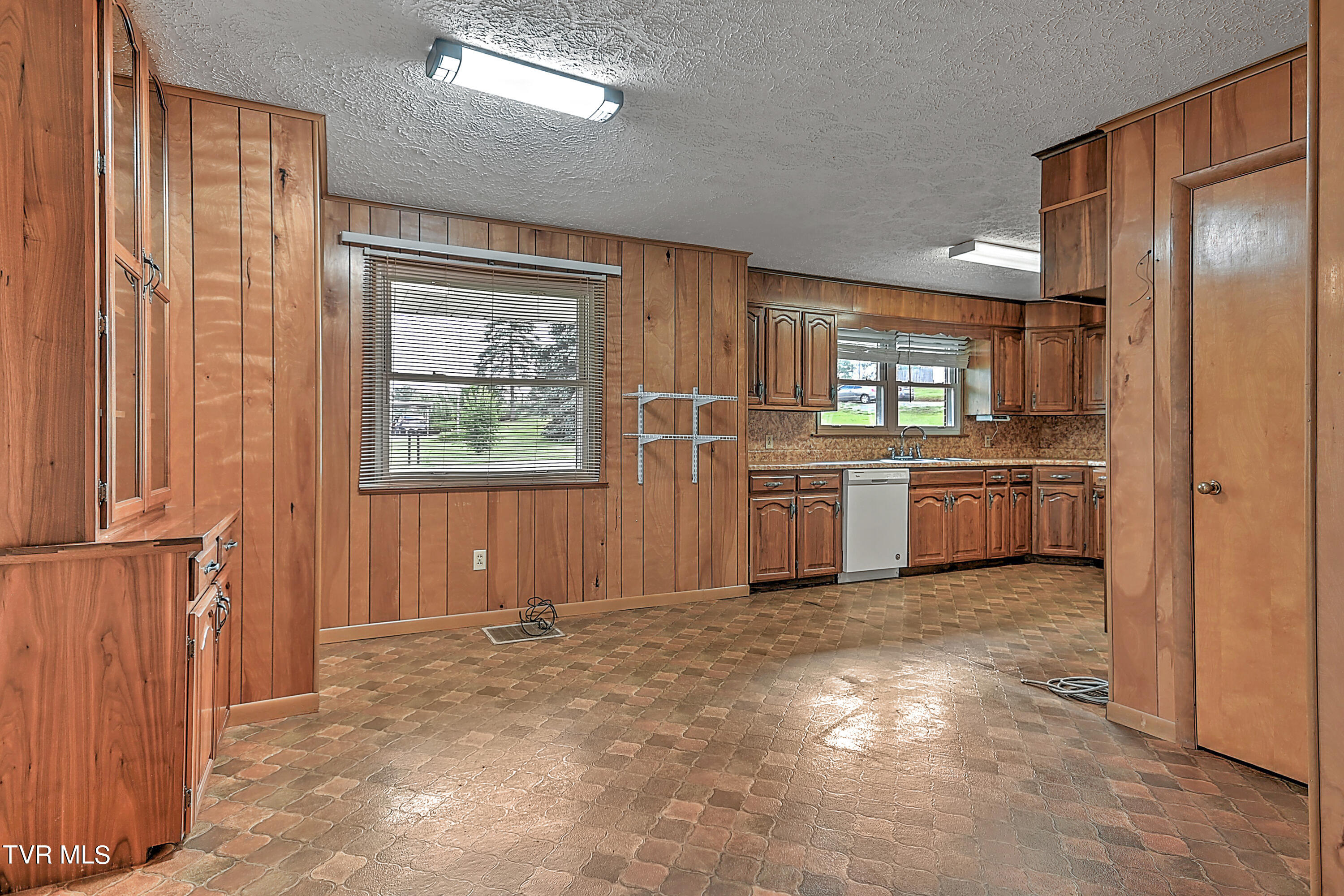 127 Forrest Road Fall Branch, TN 37656 - Photo 12 of 69 127 Forest GC-12