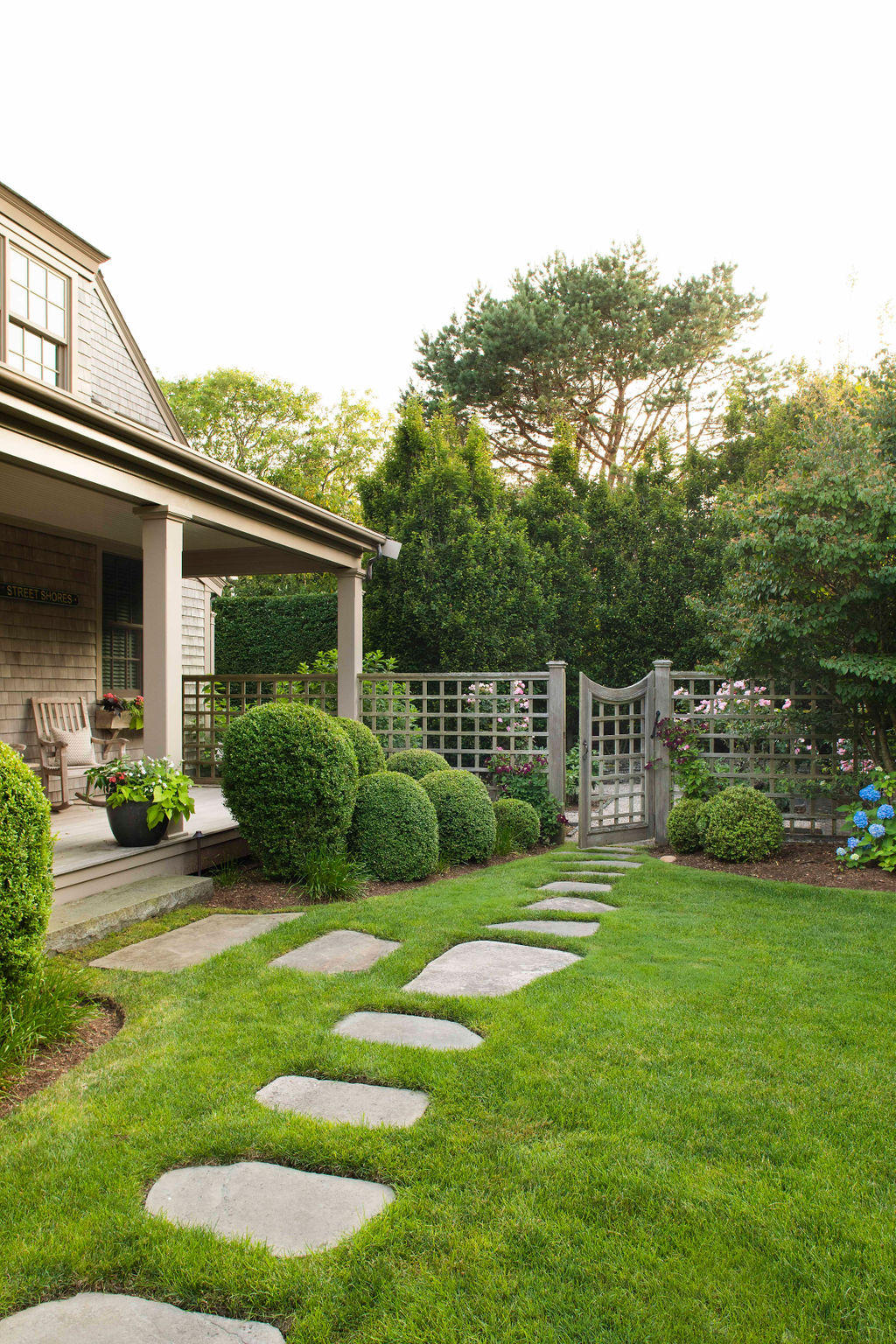 104 B Cliff Road Nantucket, MA 02554 - Photo 33 of 37 104BCliffexteriors-7