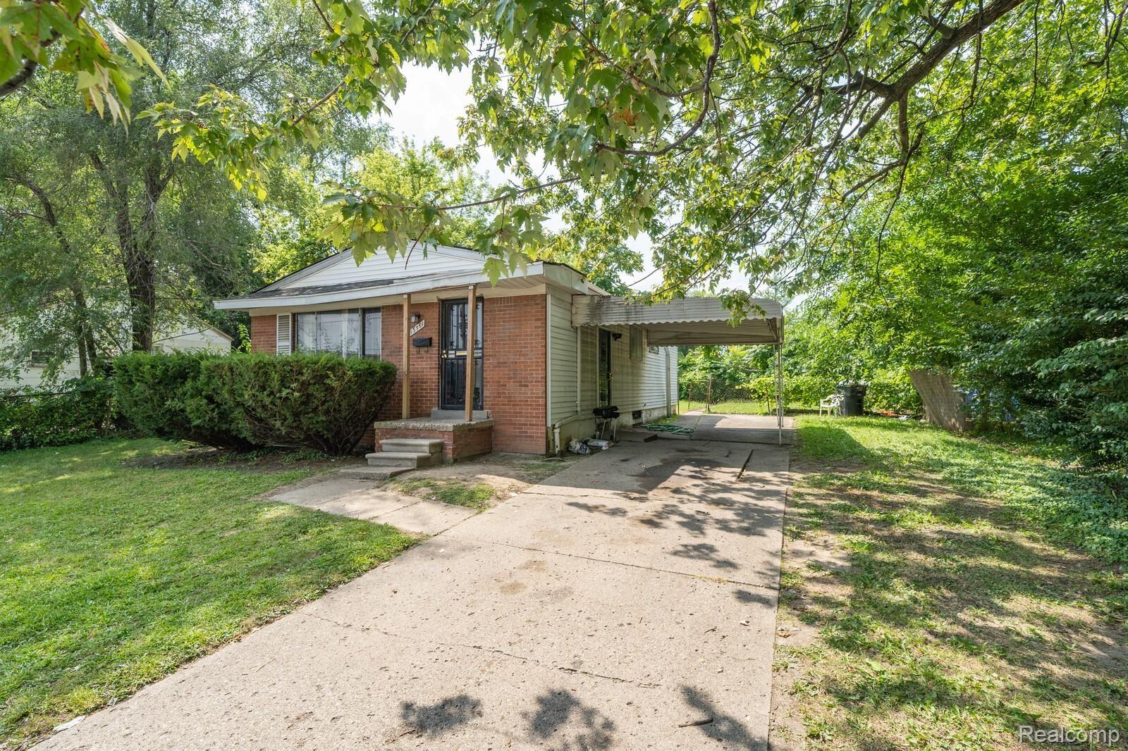 13561 Evergreen Road Detroit, MI 48223 - Photo 2 of 15 02_DSC09353_mls.jpg