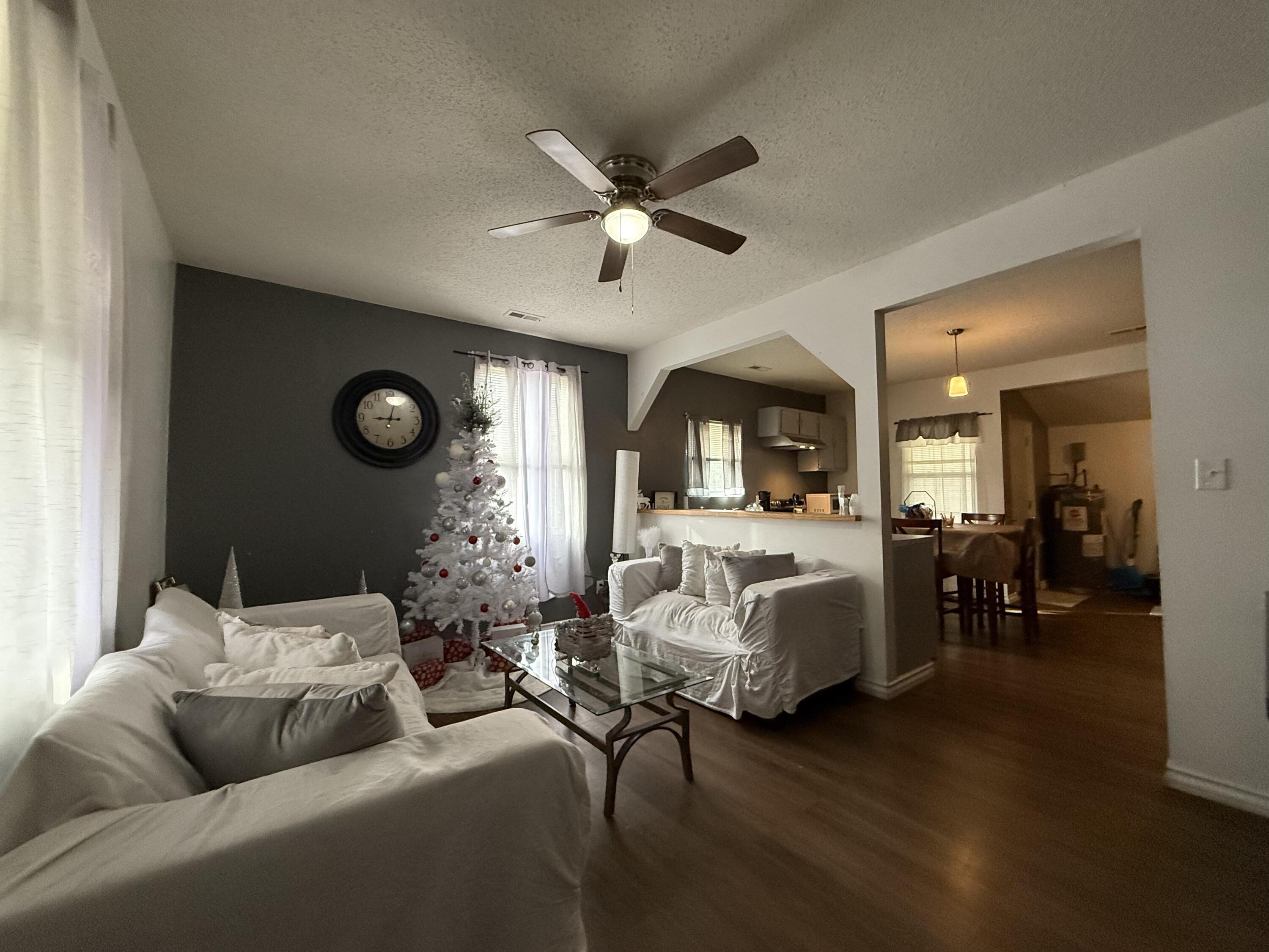 306 Cedar Street LaFayette, GA 30728 - Photo 2 of 22 Living Room