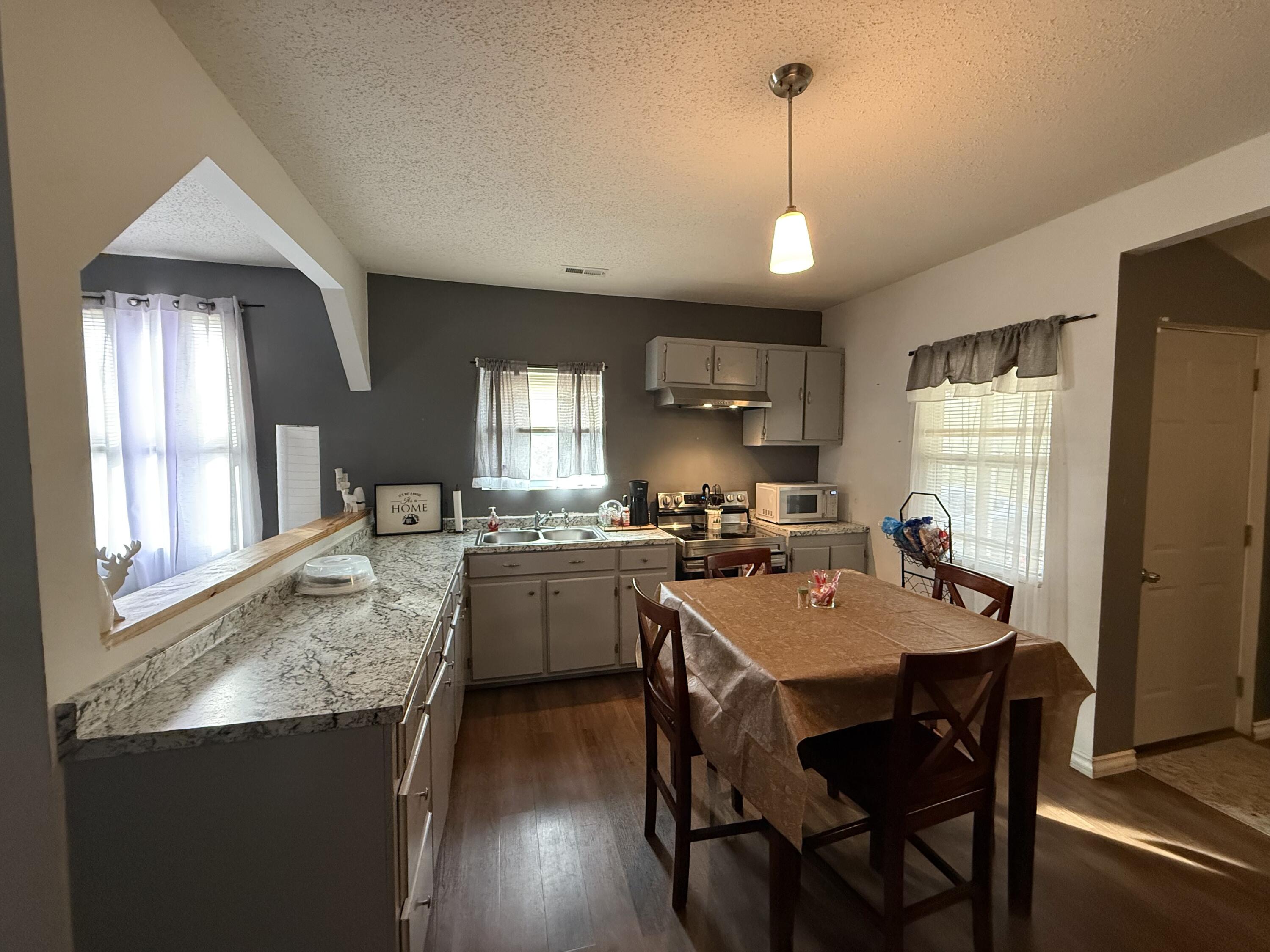 306 Cedar Street LaFayette, GA 30728 - Photo 6 of 22 Kitchen