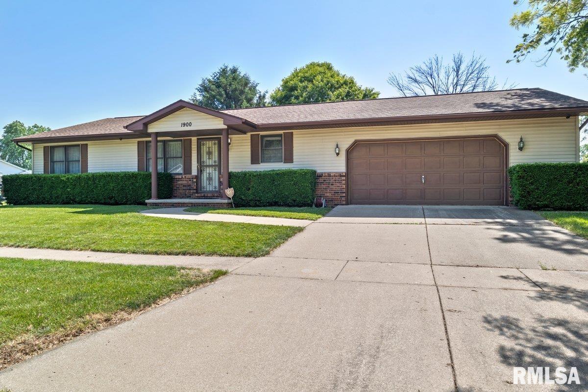 1900 Scarbrough Road Springfield, IL 62702 - Photo 1 of 31