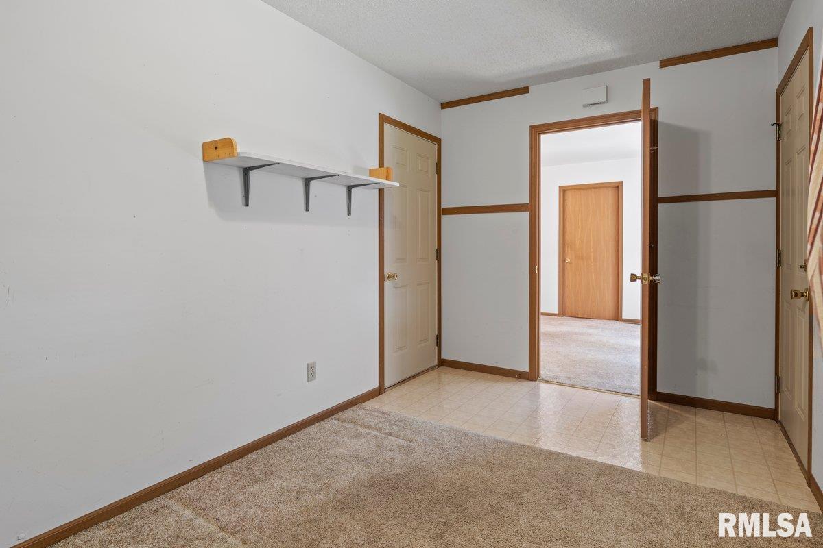 1900 Scarbrough Road Springfield, IL 62702 - Photo 11 of 31