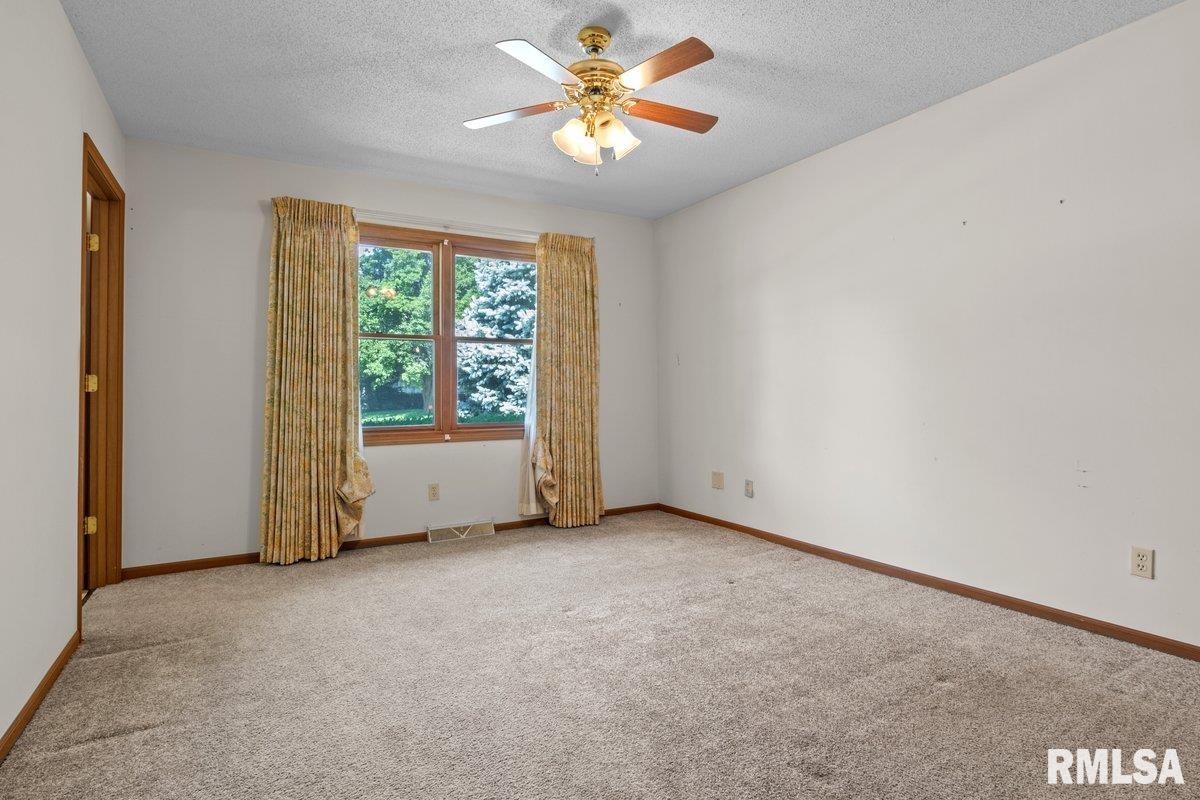 1900 Scarbrough Road Springfield, IL 62702 - Photo 14 of 31