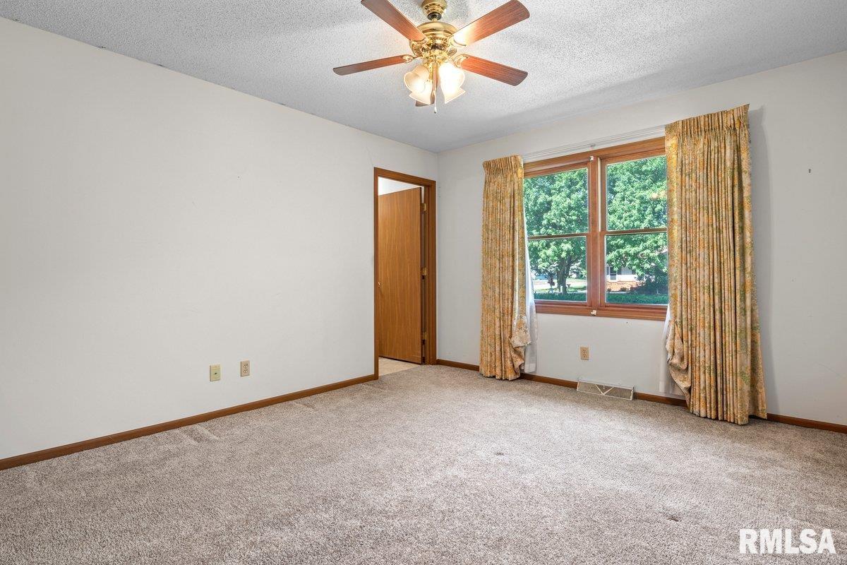 1900 Scarbrough Road Springfield, IL 62702 - Photo 15 of 31