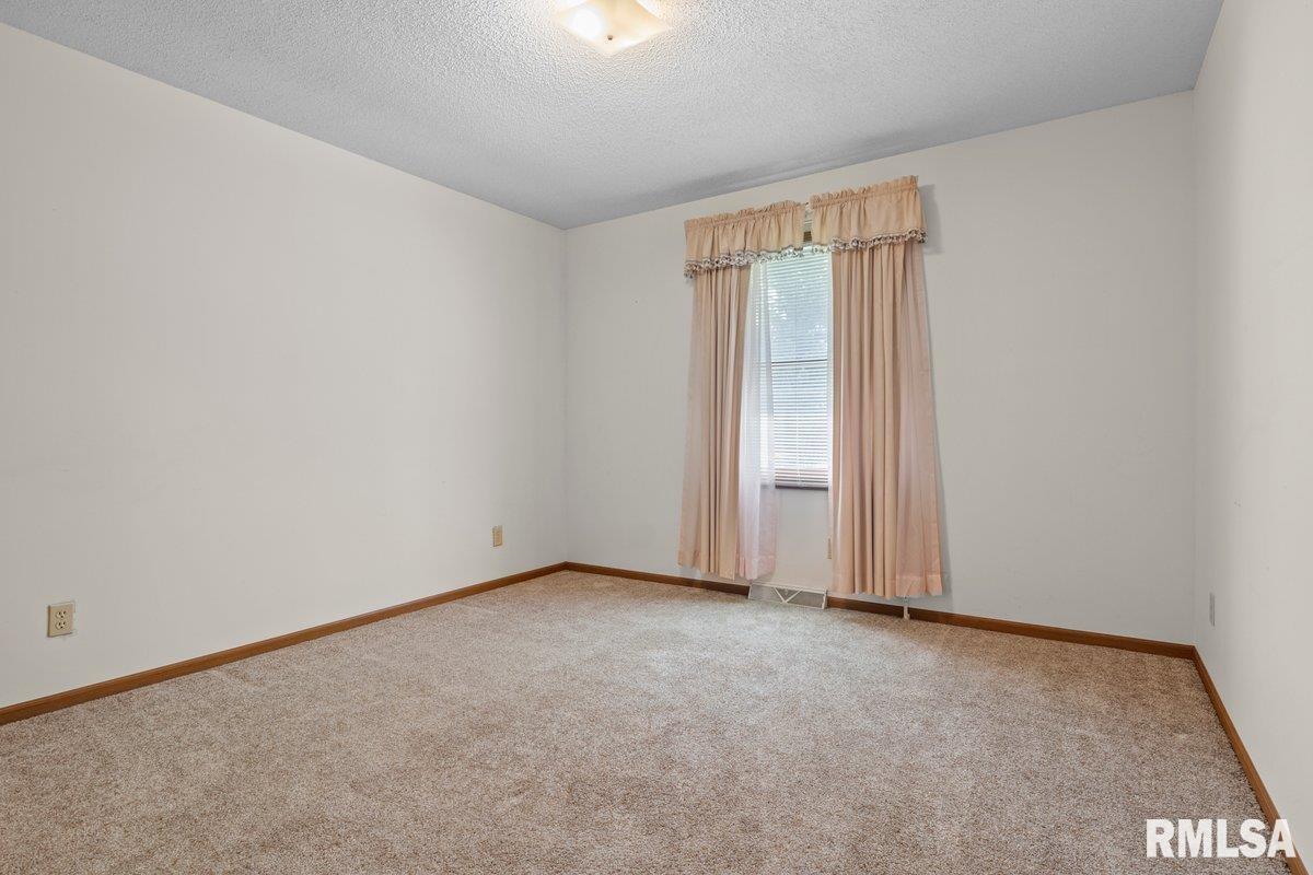 1900 Scarbrough Road Springfield, IL 62702 - Photo 20 of 31