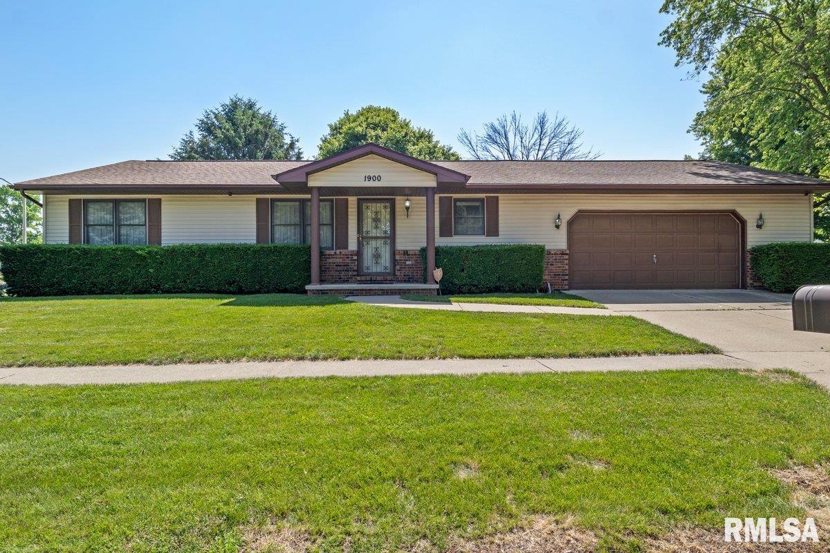 1900 Scarbrough Road Springfield, IL 62702 - Photo 2 of 31