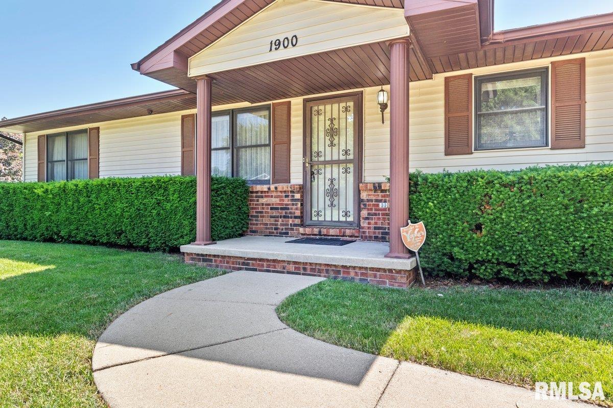 1900 Scarbrough Road Springfield, IL 62702 - Photo 3 of 31