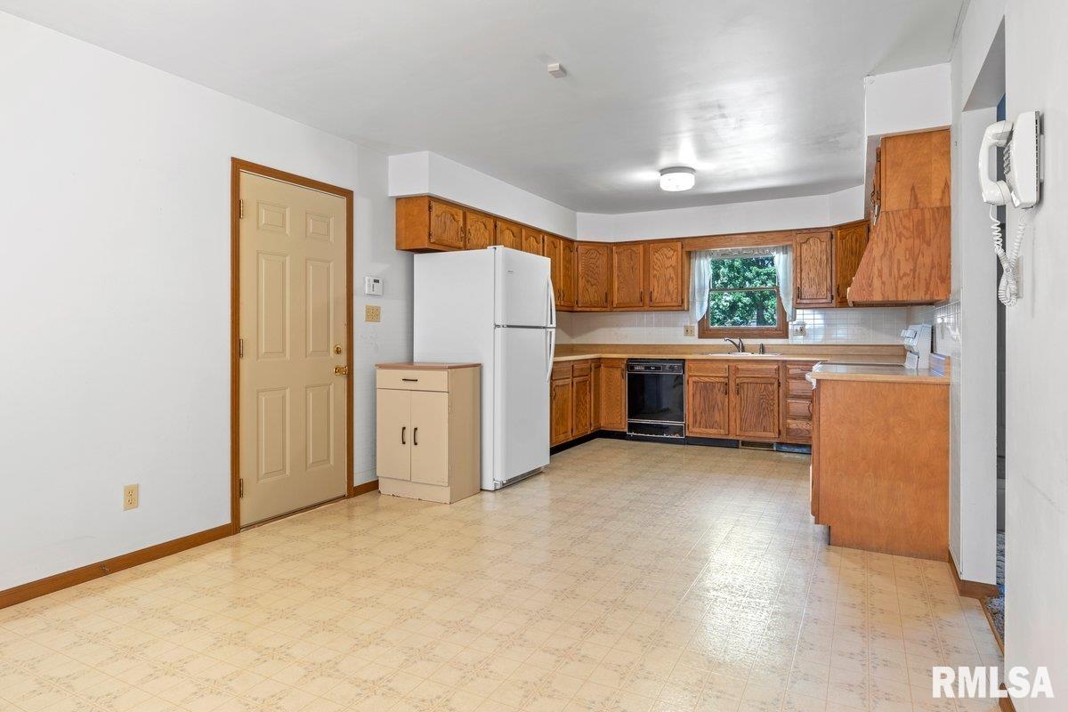 1900 Scarbrough Road Springfield, IL 62702 - Photo 6 of 31