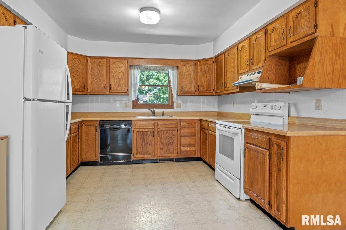 1900 Scarbrough Road Springfield, IL 62702 - Photo 7 of 31