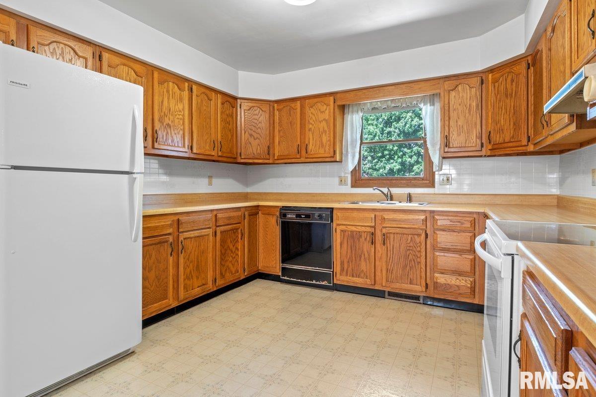 1900 Scarbrough Road Springfield, IL 62702 - Photo 9 of 31