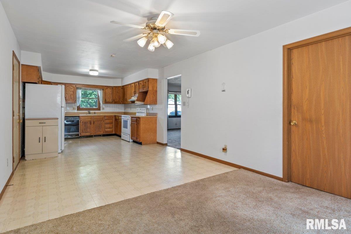 1900 Scarbrough Road Springfield, IL 62702 - Photo 10 of 31