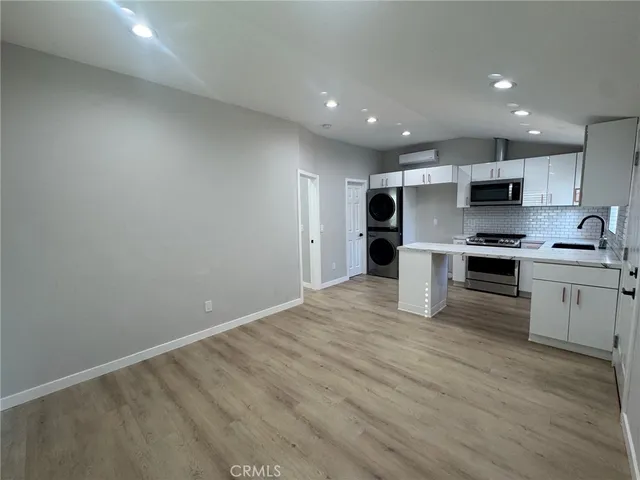 $2,350 | 8100 East A E Token, Long Beach, CA 90808