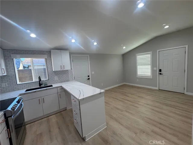 $2,350 | 8100 East A E Token, Long Beach, CA 90808