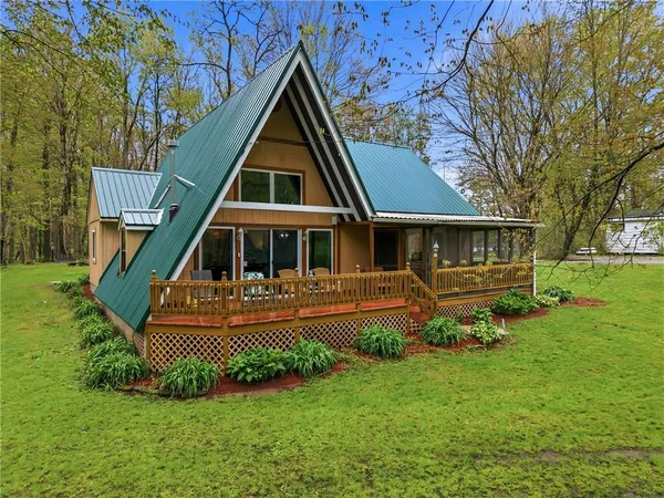 $278,000 | 10168 Conneaut Drive, Conneaut Lake, PA 16316
