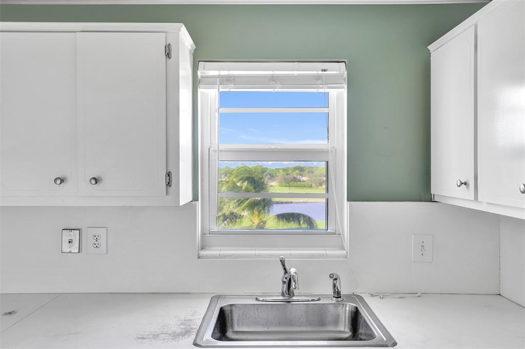 2500 Northeast 48th Lane, Unit 403 Fort Lauderdale, FL 33308 - Photo 7 of 24 a bathroom with a sink and a window
