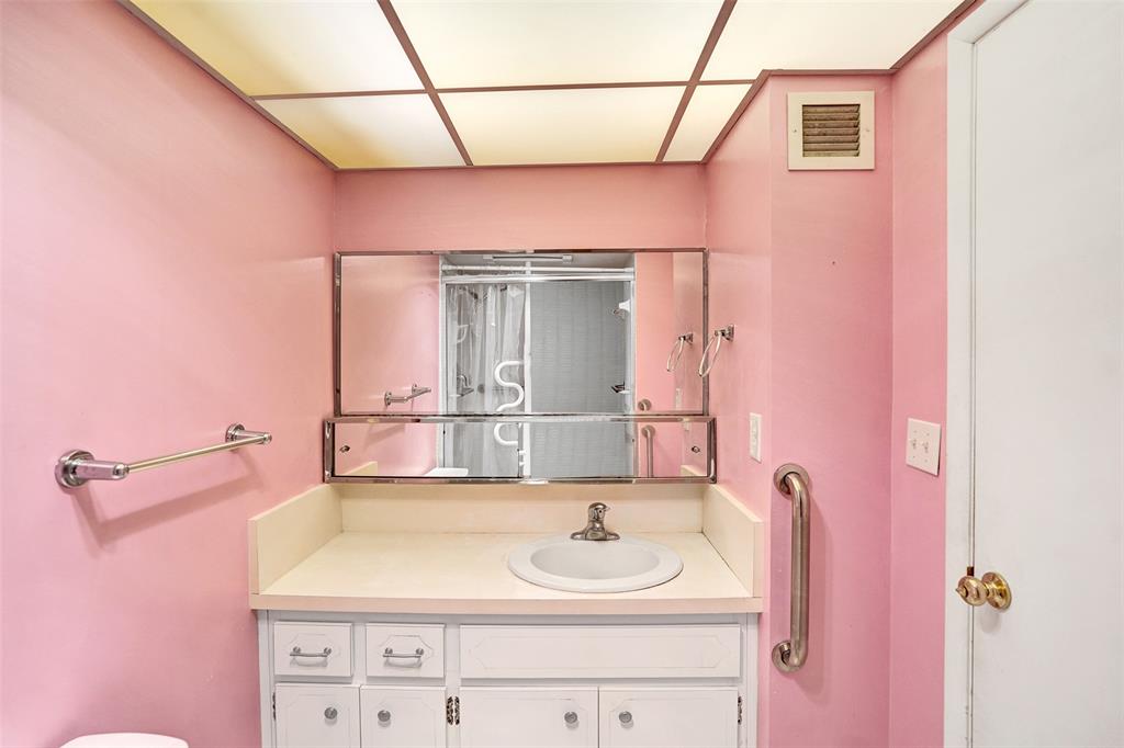 2500 Northeast 48th Lane, Unit 403 Fort Lauderdale, FL 33308 - Photo 10 of 24 a bathroom with a sink and a mirror