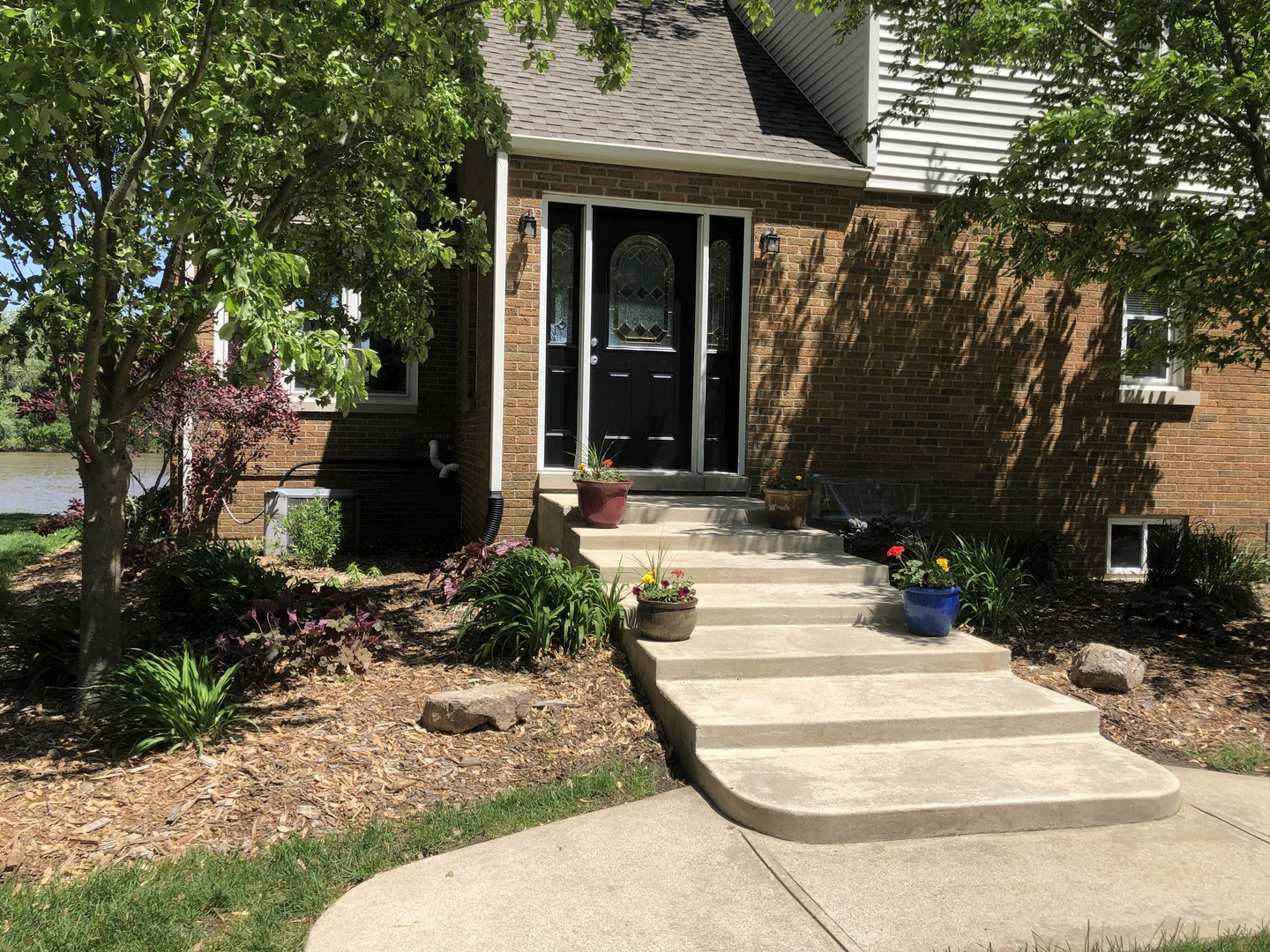 3137 River Road Kankakee, IL 60901 - Photo 2 of 44 a front view of a house with a yard