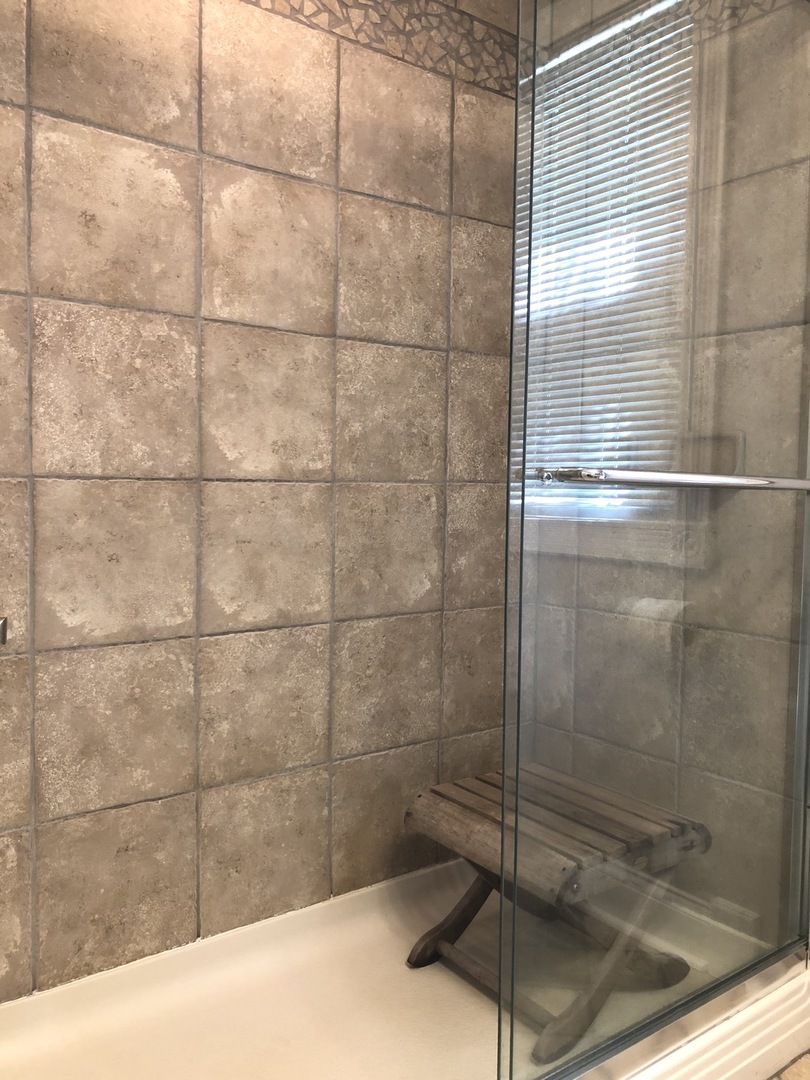 3137 River Road Kankakee, IL 60901 - Photo 18 of 44 a bathroom with a glass shower door
