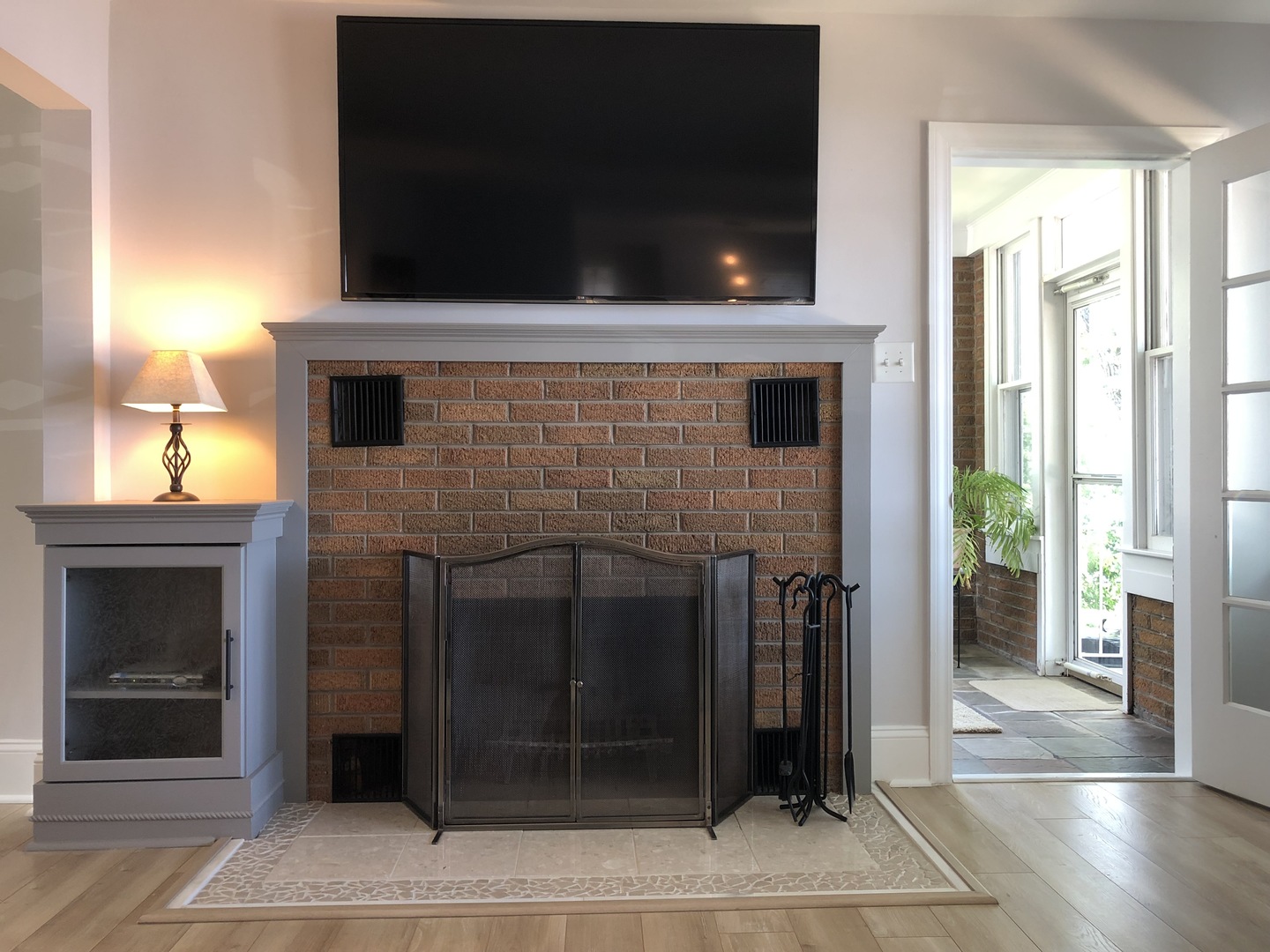 3137 River Road Kankakee, IL 60901 - Photo 5 of 44 a living room with a fireplace and a potted plant