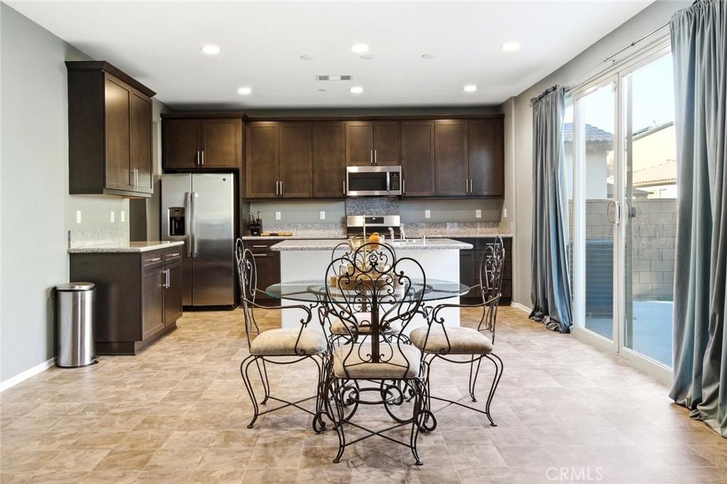13269 Fremontia Road Victorville, CA 92392 - Photo 8 of 30