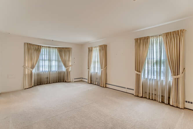 352 South Commonwealth Avenue Elgin, IL 60123 - Photo 5 of 29