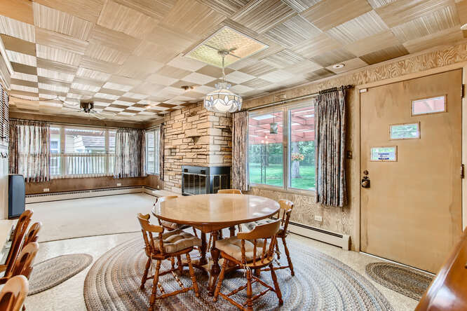 352 South Commonwealth Avenue Elgin, IL 60123 - Photo 7 of 29 a dining room with furniture and window