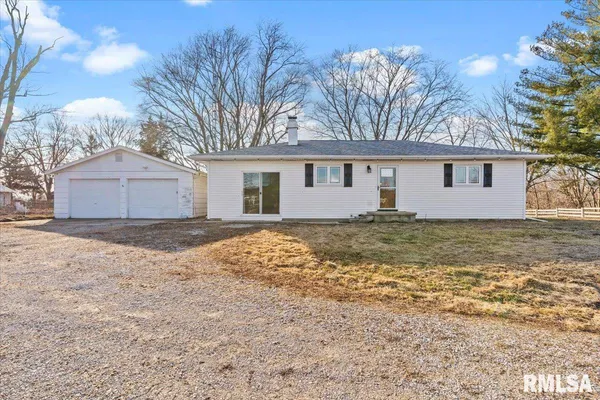 $200,000 | 9353 Johns Creek Road, Loami, IL 62661