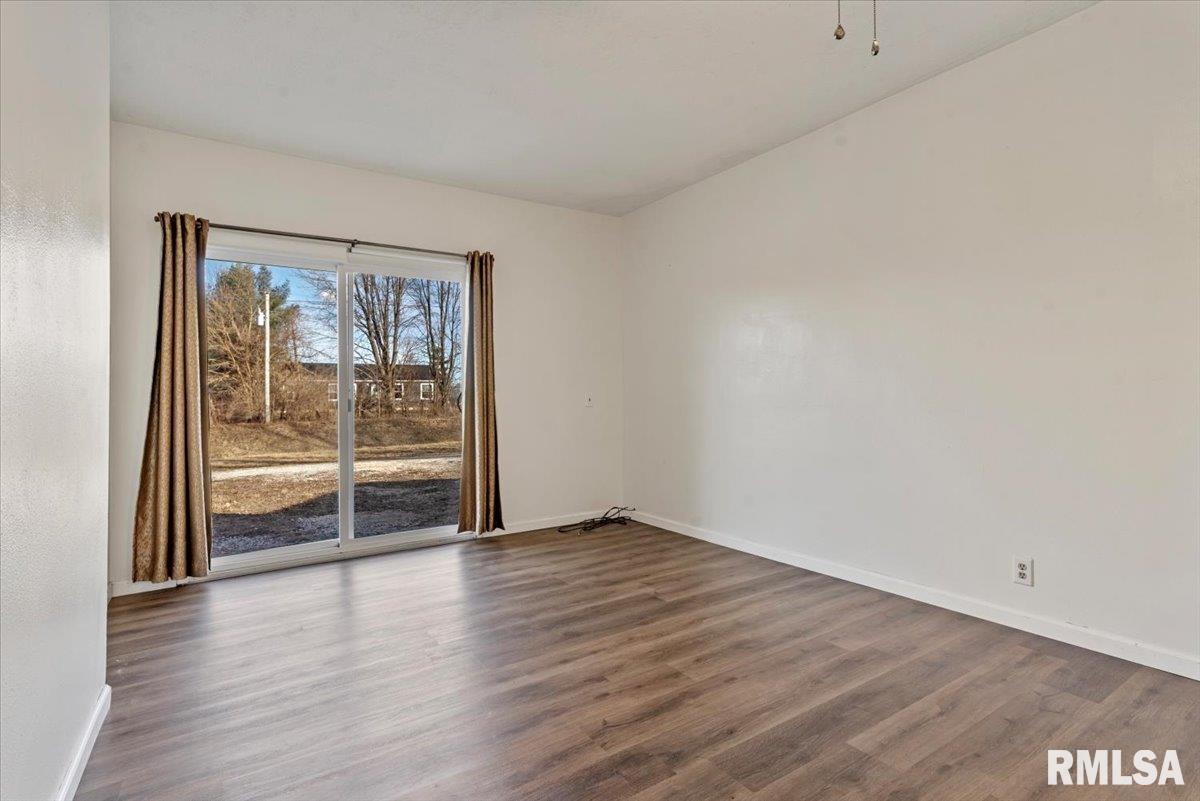 9353 Johns Creek Road Loami, IL 62661 - Photo 13 of 34