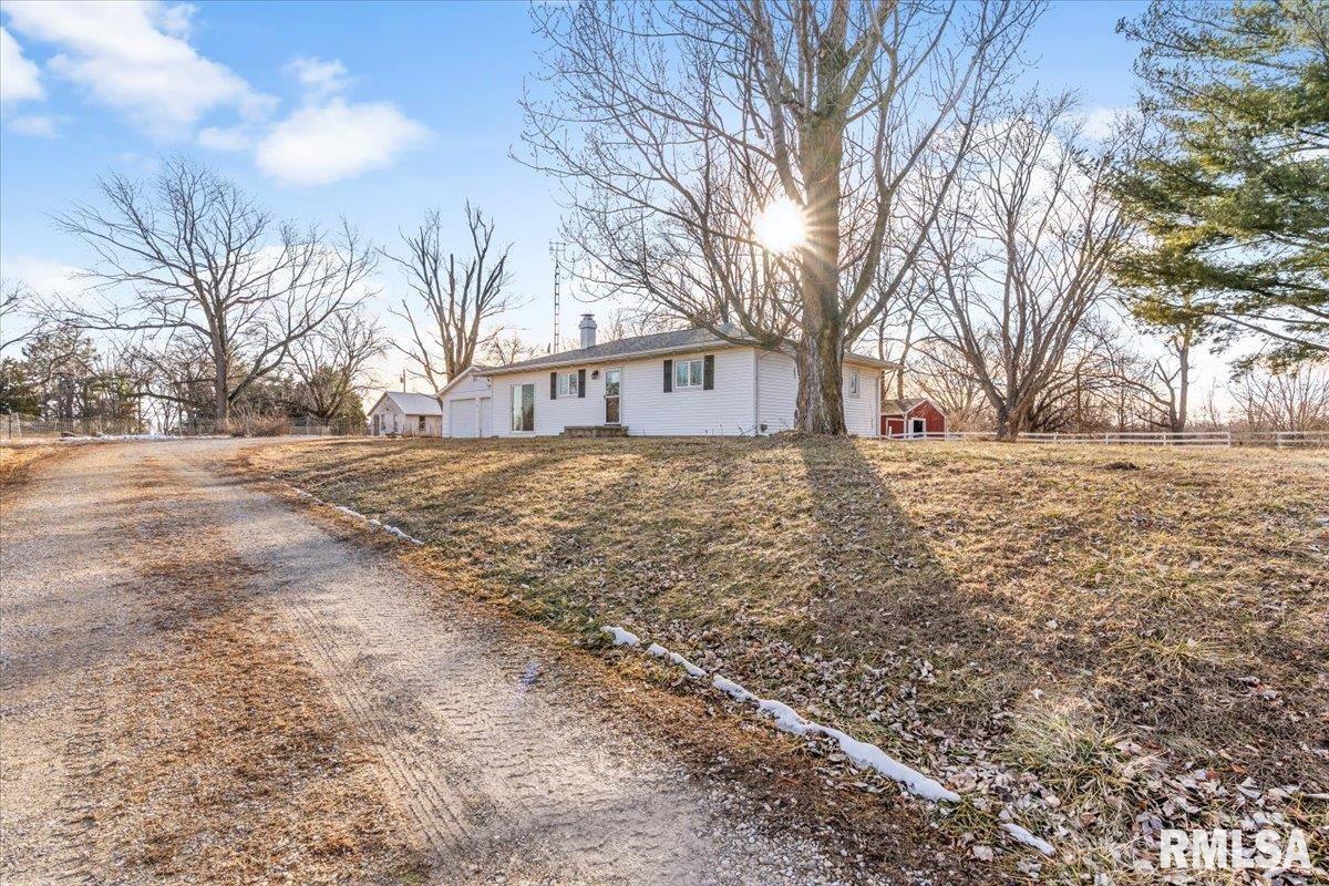 9353 Johns Creek Road Loami, IL 62661 - Photo 4 of 34