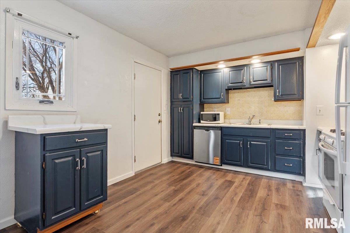 9353 Johns Creek Road Loami, IL 62661 - Photo 9 of 34