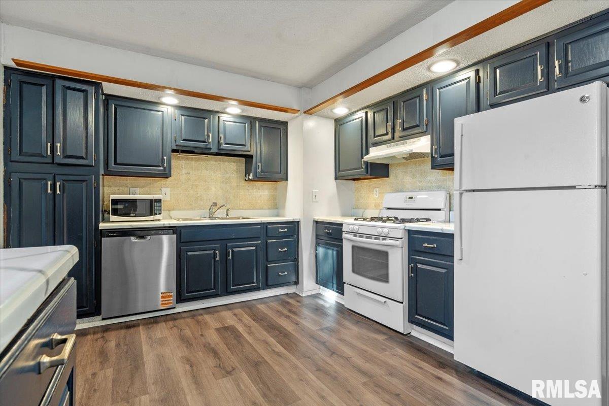 9353 Johns Creek Road Loami, IL 62661 - Photo 10 of 34
