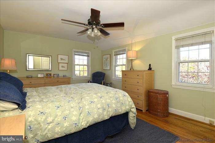 9404 Warren Street Silver Spring, MD 20910 - Photo 8 of 20 Bedroom (Master)