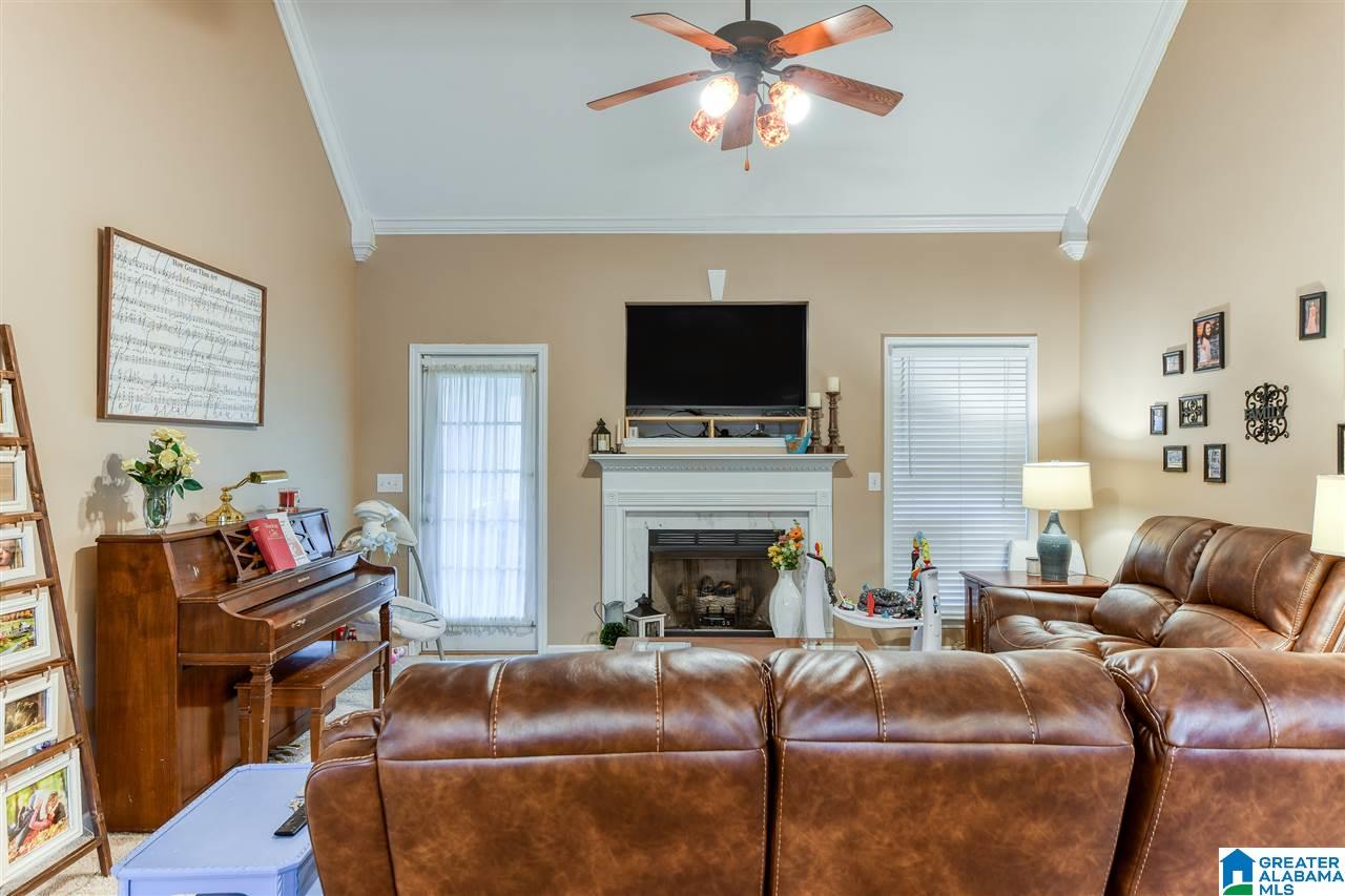 151 Silverstone Lane Alabaster, AL 35007 - Photo 6 of 42 Gallery Image 6