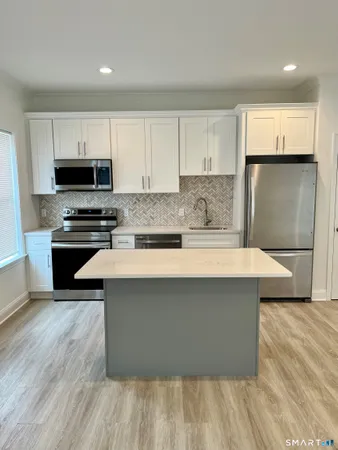 $2,600 | 93 Boston Post Road, Unit A, Milford, CT 06460