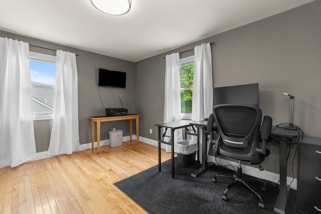 21 Leggs Hill Road Marblehead, MA 01945 - Photo 20 of 38 a room with a chair and a window