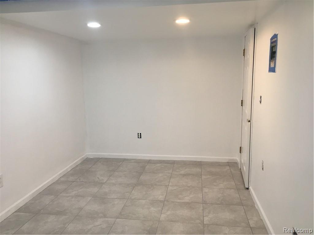 4175 Pleasant Valley Road Brighton, MI 48114 - Photo 30 of 34 Basement Bedroom 2.JPG
