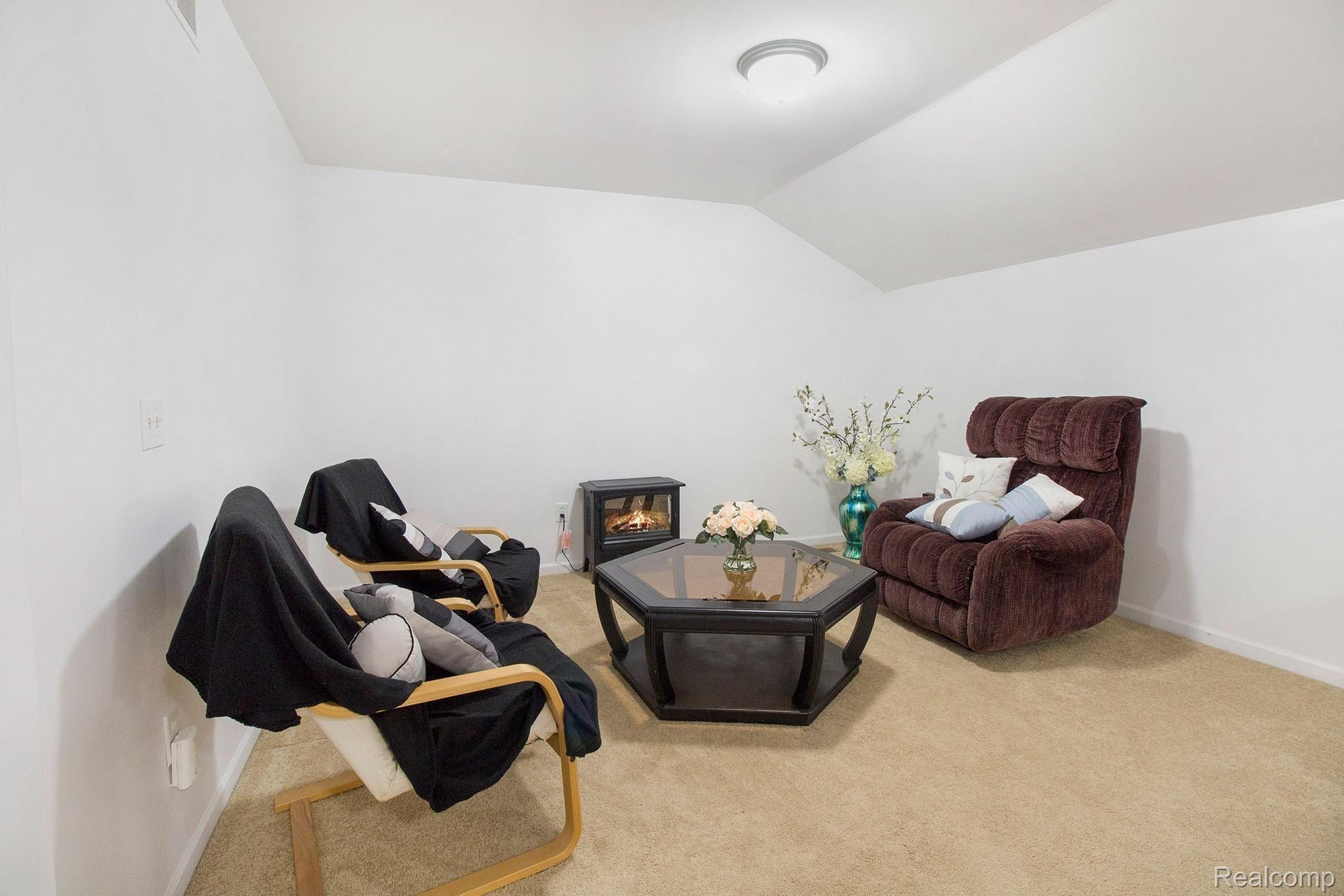 4694 Summer Ridge Drive Howell, MI 48843 - Photo 17 of 26 IMG_8930.jpg