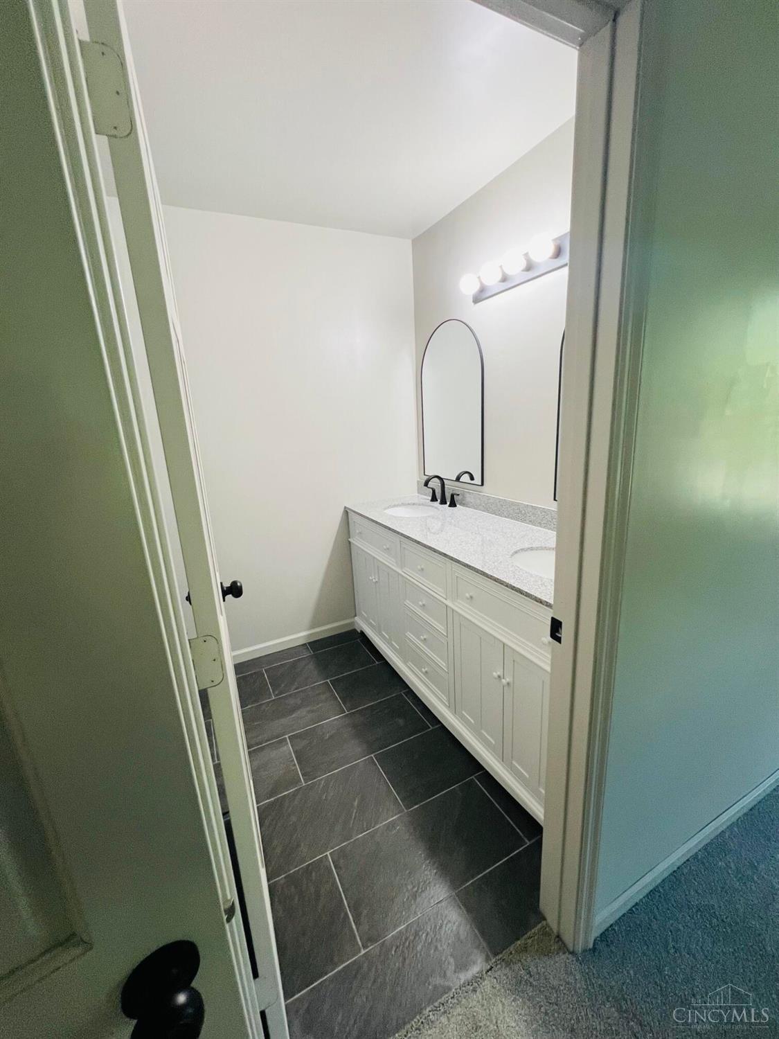 4875 West Kemper Road Cincinnati, OH 45251 - Photo 13 of 23
