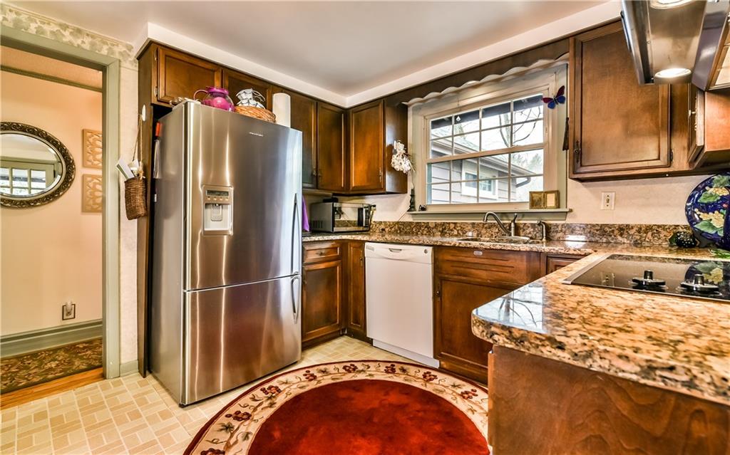 3923 Gibsonia Road Gibsonia, PA 15044 - Photo 11 of 25 Granite counter tops!
