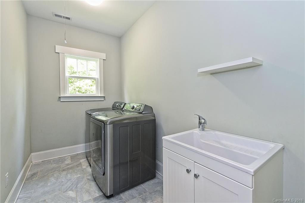 1624 Brook Road Charlotte, NC 28205 - Photo 29 of 34 a utility room with dryer and washer