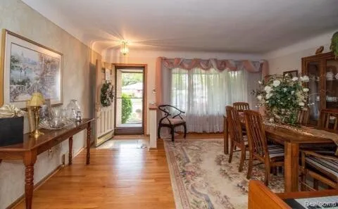 $2,700 | 28418 Walker Avenue, Warren, MI 48092